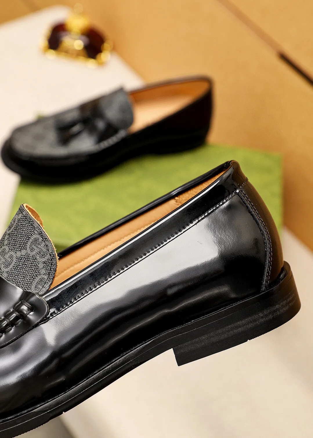 Men's shoes 💰480 💐 Product trademark: GUCCI "Gucci" casual leather shoes Regular size: 38-44 (45🉑️customized) Product materials: Selected imported first-layer open-edge beaded cowhide leather upper + luxury hardware buckle, imported water-dyed cowhide leather lining. Strong three-dimensional visual effect, combined outsole Color: 3⃣️colors available